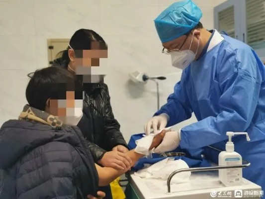 青州市民3根手指离断 潍坊<em>益都中心医院</em>紧急抢救|手术|关节|关节镜|皮瓣|治疗_网易订阅