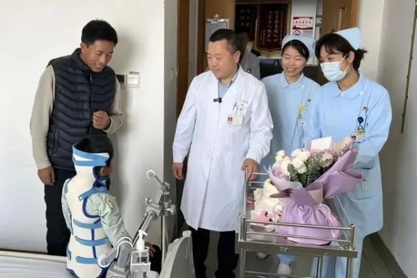 在杨浦治疗实现“<em>长</em>高”20厘米的藏族女孩，今天出院啦！<em>骨科</em>|手术|<em>医生</em>|护士_网易订阅