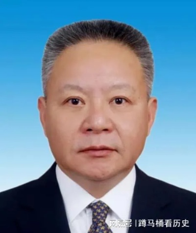他弃医从政，曾担任<em>上海</em>副市长，现任湖南省委书记，百姓的父母官