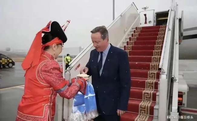 4月26号，英国外交大臣卡梅伦乘坐飞机，降落在了<em>蒙古</em>