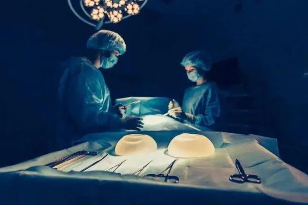 手术室的“尴尬”做手术时，<em>医生</em>为什么不穿内裤？一文揭秘