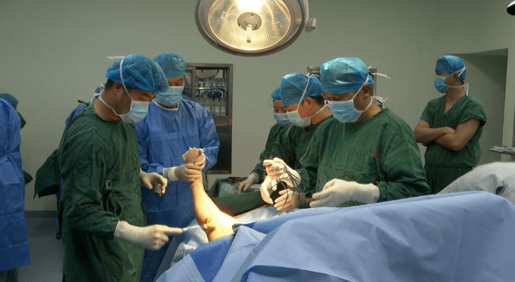 <em>昭通</em>首例机器人辅助膝关节表面置换手术成功开展