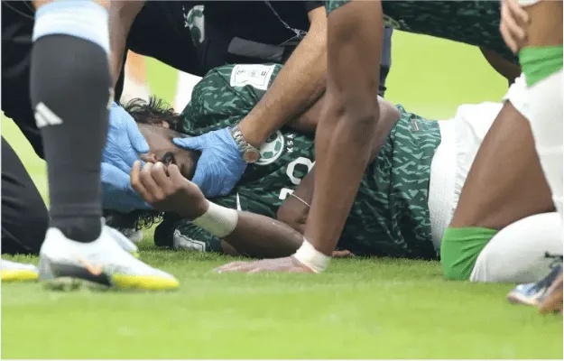 沙特赢了球却伤了球员，<em>骨科</em>医生告诉你踢球时如何保护好自己
