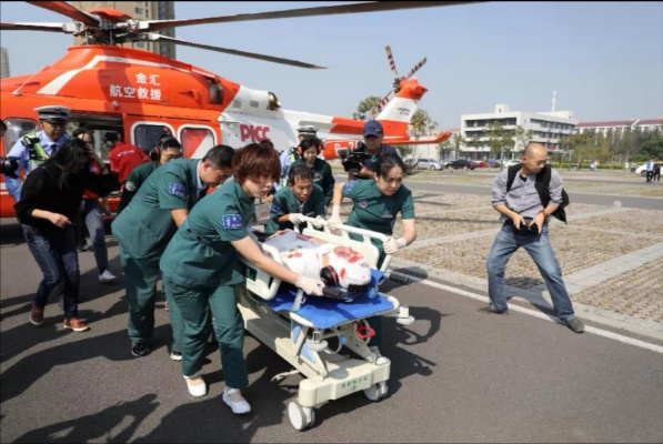 <em>沈阳</em>首次启动直升飞机救援交通事故伤者成功转院
