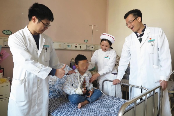 来自西藏的求诊！七年后再结缘，佛山市中<em>医院</em>助患者解困
