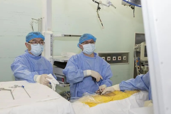 脊柱手术创伤更小、时间更短、费用更低，上海十<em>院骨科</em>团队给出中国原创新答案