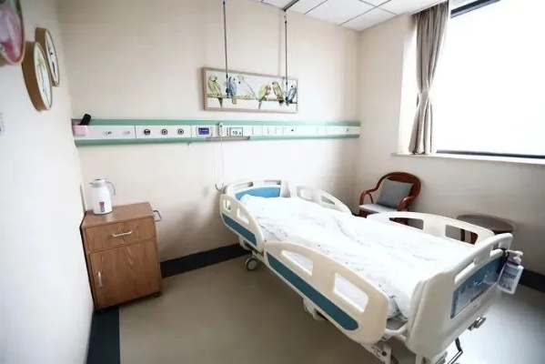 “类家庭式”套间！<em>潞河医院</em>妇产科特需病房正式启用！配微波炉、婴儿车、生活品…今日头条