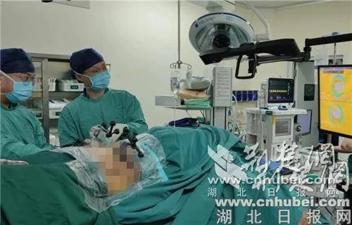 <em>襄阳</em>完成首例创伤<em>骨科</em>手术机器人辅助下全身多发骨折手术