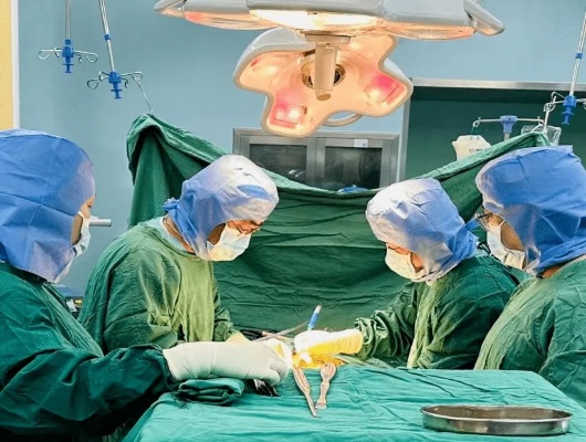 市<em>第一医院脊柱外科</em>开展术中电生理监测为<em>脊柱</em>手术保驾护航