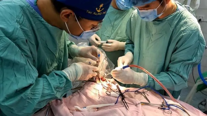 中国援柬军医助柬埔寨实施柬首例机器人辅助脑出血<em>病人</em>手术